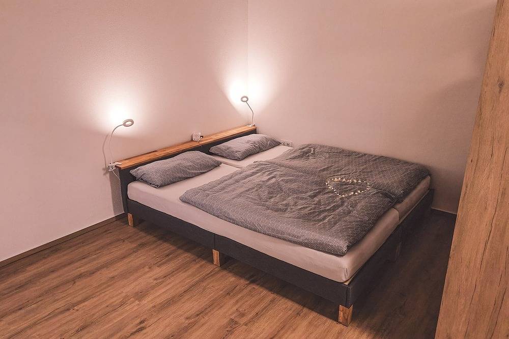 Ganze Wohnung, Renovierte Ferienwohnung (46qm) mit Terrasse  in Ebern, Landkreis Haßberge