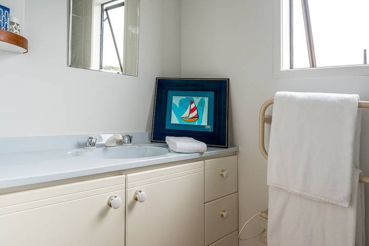 Holiday home for 8 people, with garden and balcony in Waiheke Island