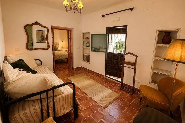 Encanto Guesthouse Room 3, Madreselva in Canillas de Aceituno, Málaga Province