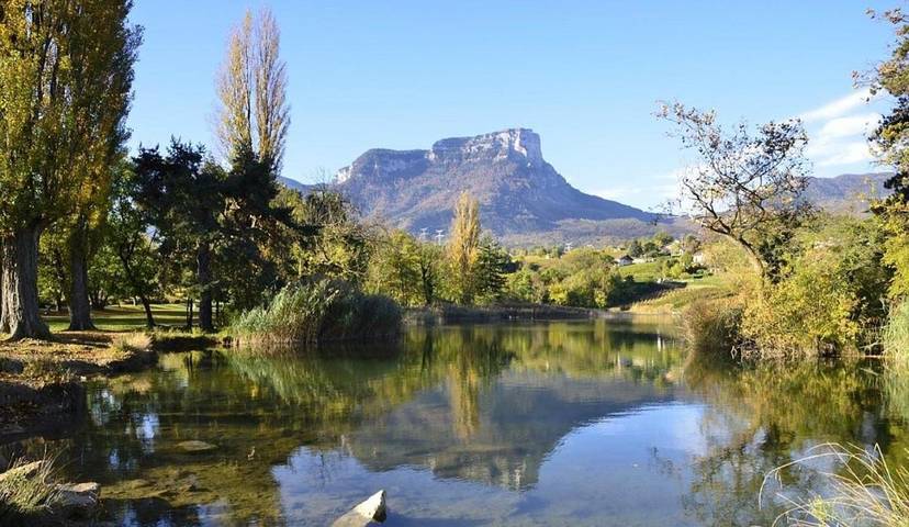 Location de vacances pour 10 personnes, avec Terrasse et Jardin ainsi que Piscine et Vue à Myans