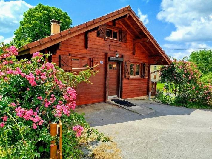 Gîte pour 4 personnes, avec Balcon et Terrasse ainsi que Jardin et Vue dans Saffloz