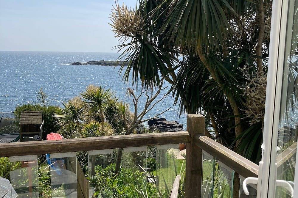 Entire apartment, Romantic Luxury Apartment With Stunning Sea View In Mousehole, Wifi, Nespresso! in Mousehole, Cornwall