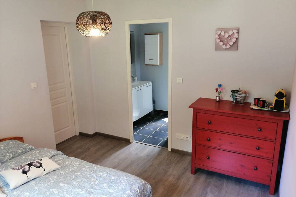 Chambre Individuelle Avec sdb in Bressolles (Ain), Bourg-en-Bresse region