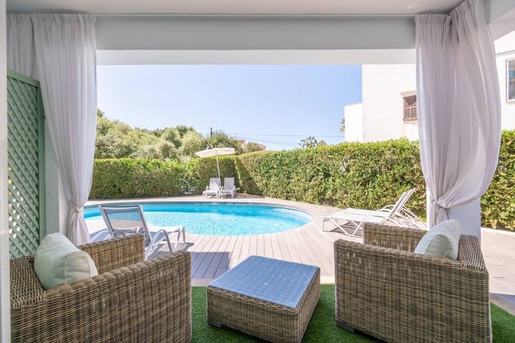 Ferienwohnung für 3 Personen, mit Balkon und Garten in Cala Ferrera