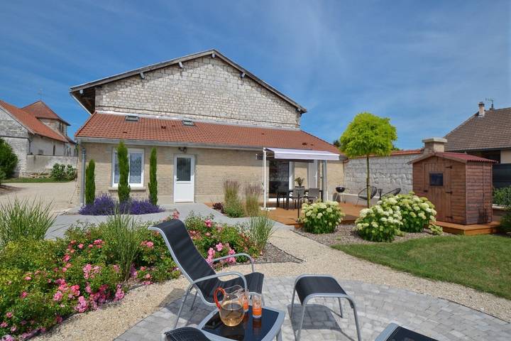 Location de vacances pour 4 personnes, avec Terrasse et Jardin dans Écury-sur-Coole
