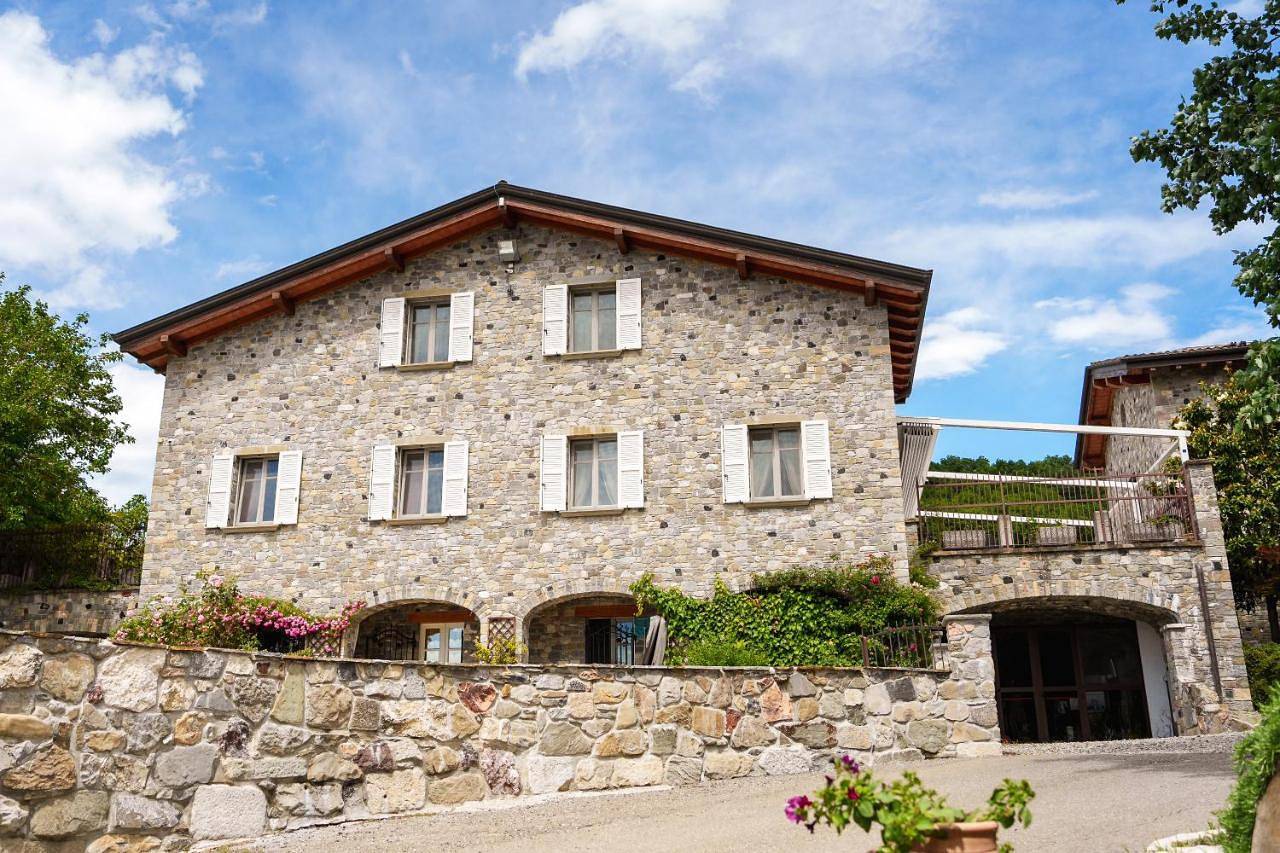 Large Double Room in Fornoue, Apennin Parmensan