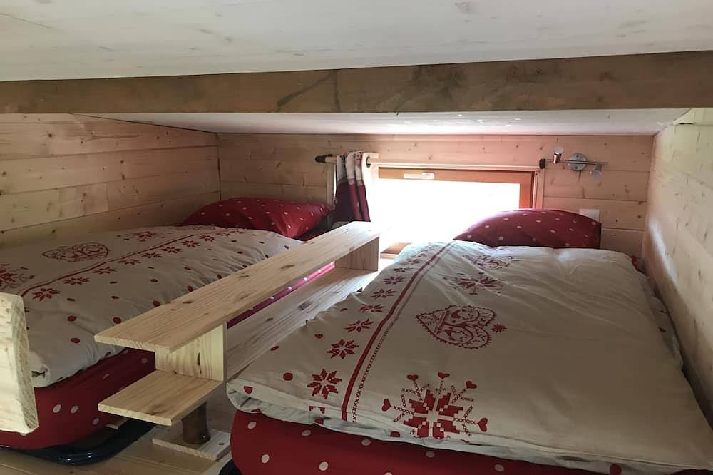 Tiny house au milieu du Parc naturel du Haut Jura in Étival (Jura), Parc naturel régional du Haut-Jura