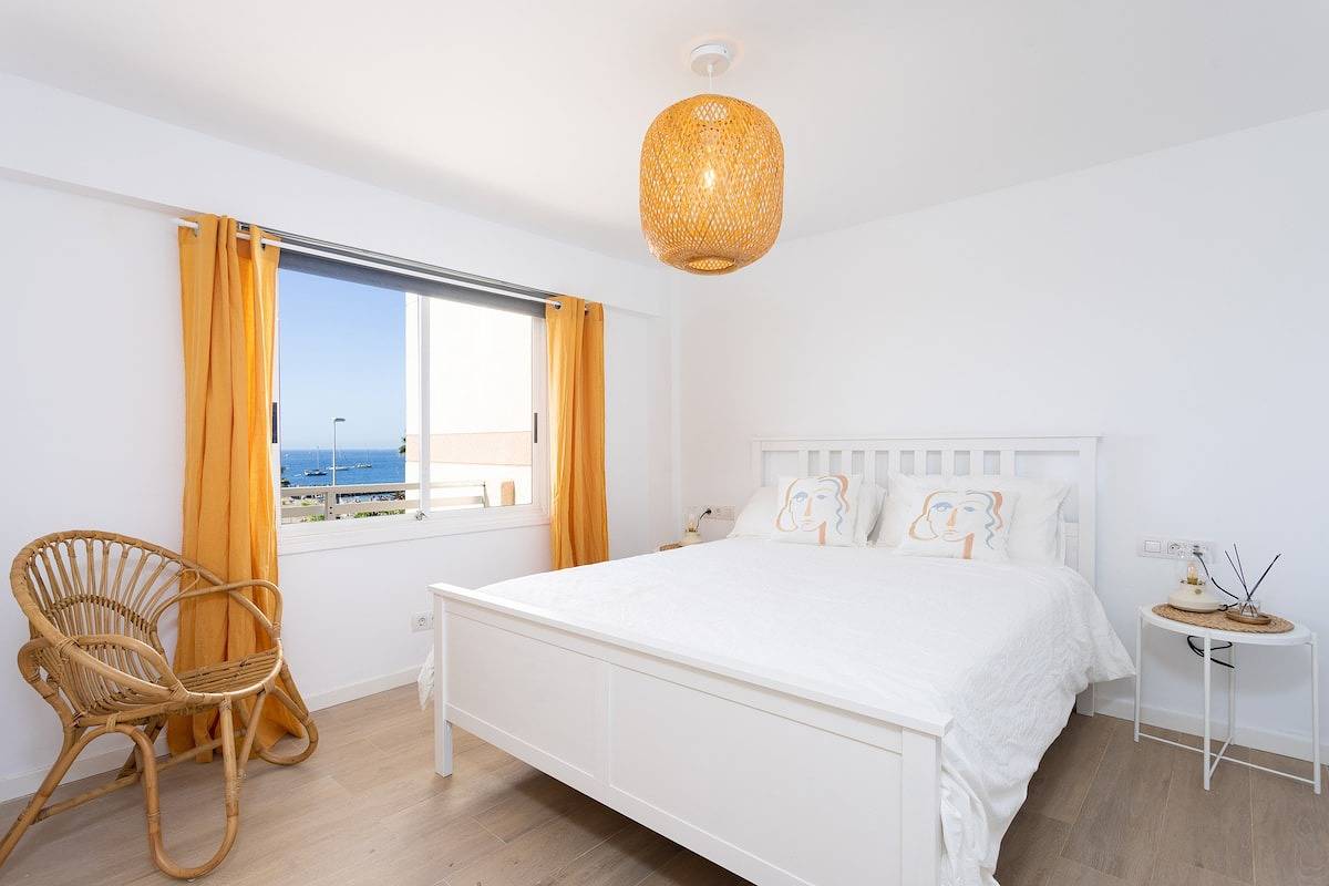 Entire apartment, Home2Book Beachfront Design&Views Los Cristianos in Los Cristianos, Arona