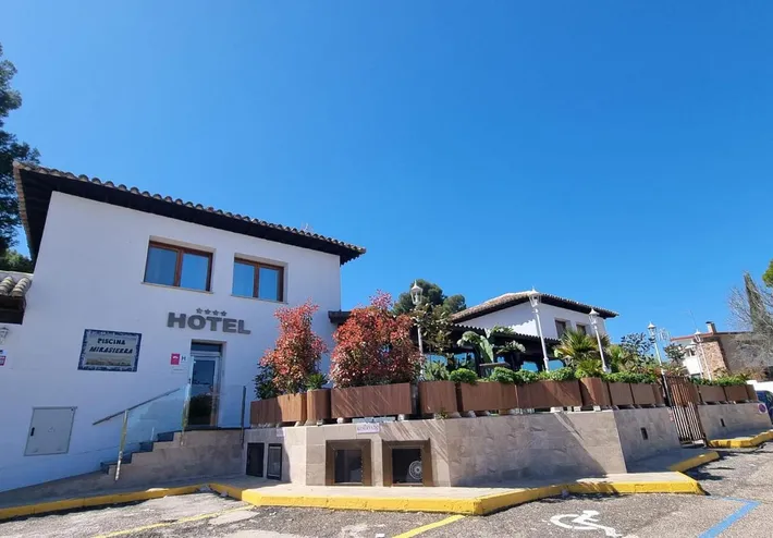 Hotel für 2 Personen, mit Ausblick und Pool sowie Garten und Kinderpool - 1