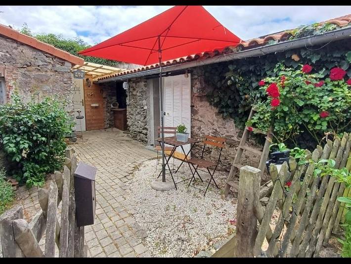 Gîte pour 4 personnes, avec jardin et vue à Chanzeaux