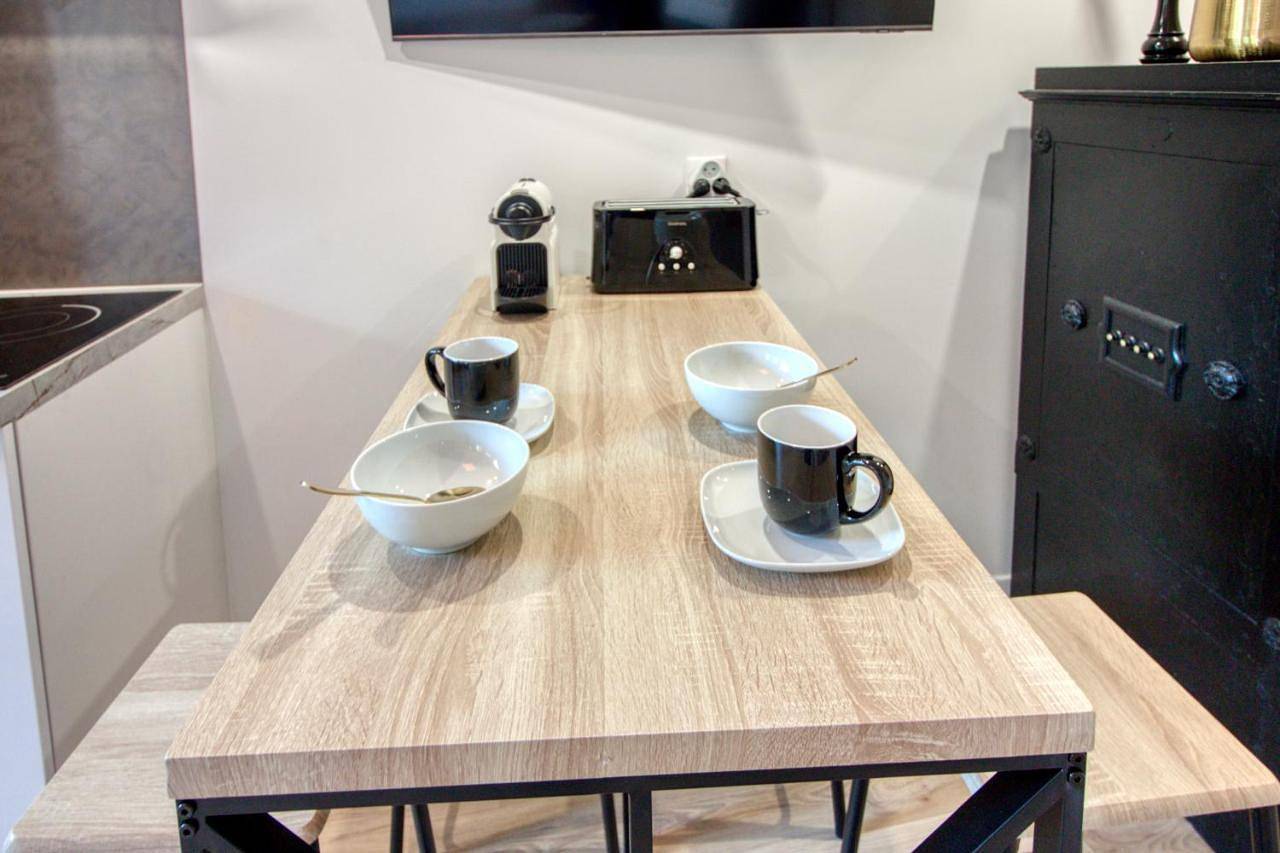Appartement entier, One-Bedroom Apartment in Enghien-les-Bains, Val-d'Oise