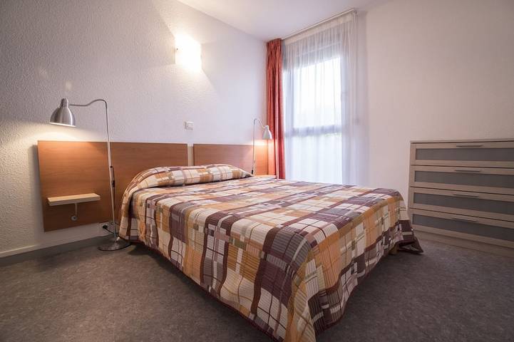 Ganze Wohnung, In Familien-Wohnviertel mit Swimmingpool in Salies-de-Béarn, Béarn