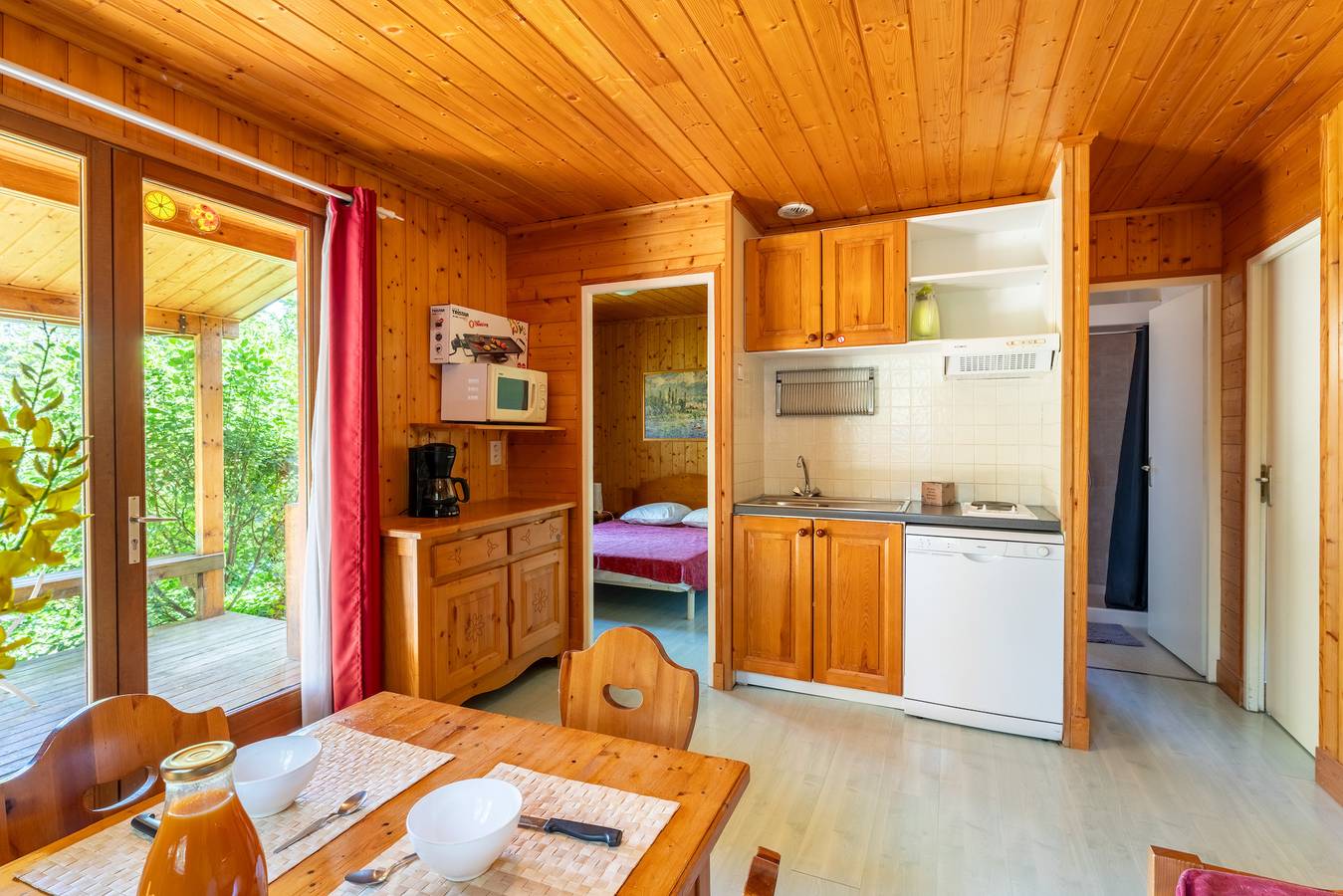 Chalet 'Gite Serpolet' avec piscine partagée, terrasse privée et Wi-Fi in Mirabel-aux-Baronnies, Région de nyons