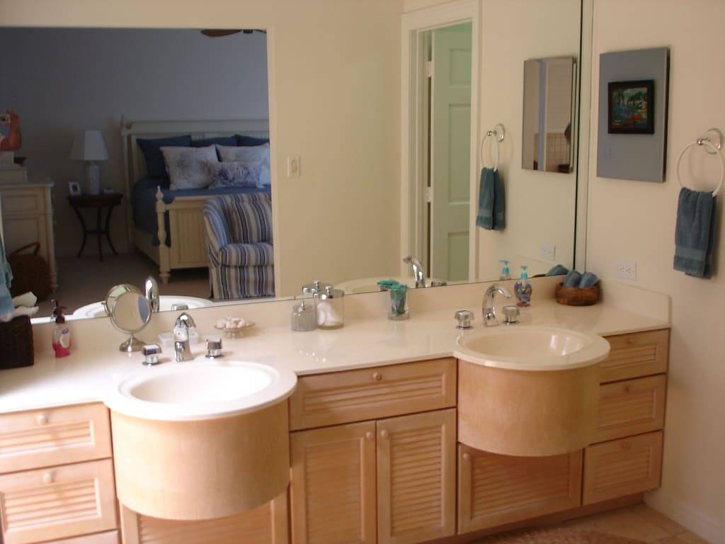 Ganze Wohnung, Sunrise Haven im Maison Matecumbe - Gated 3Bd, 3Ba Condo - Strand, Pool und Whirlpool in Upper Matecumbe Key, Islamorada