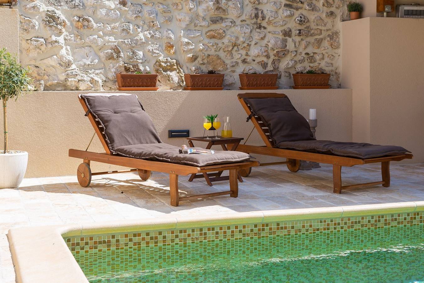 Rustic Villa Kameni dvori, heated pool, Bbq, family-friendly in Sveti Filip i Jakov, Općina Sveti Filip i Jakov