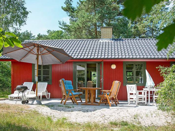 Ferienhaus für 6 Personen, mit Terrasse und Kinderpool sowie Pool auf Bornholm