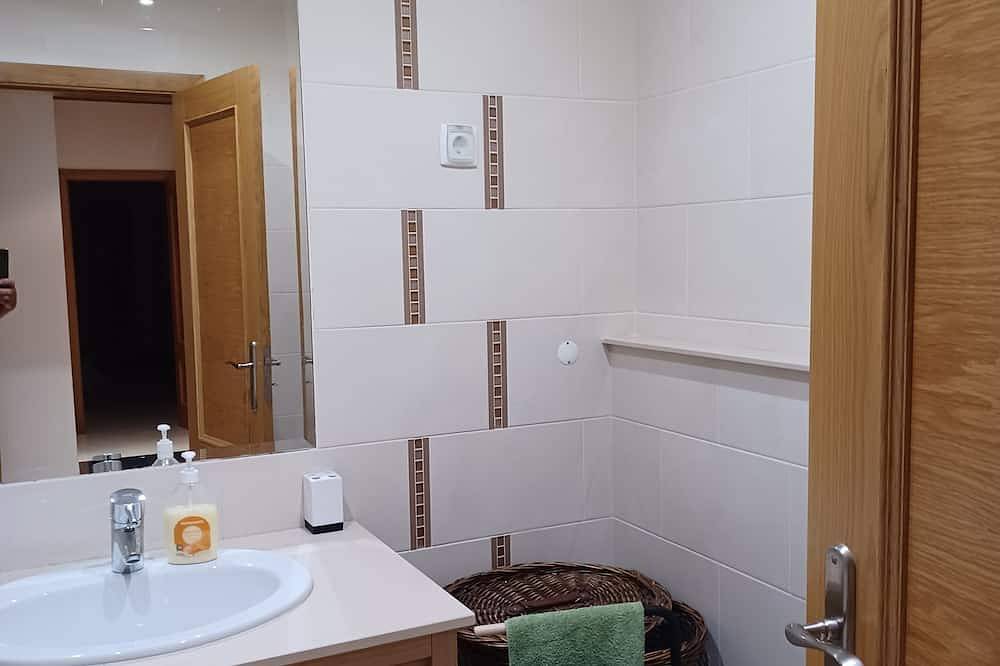 Apartamento inteiro, Grande Apartamento Moderno E Muito Bem Localizado Com Terraços E Churrasqueira in Loulé, Loulé (São Sebastião)