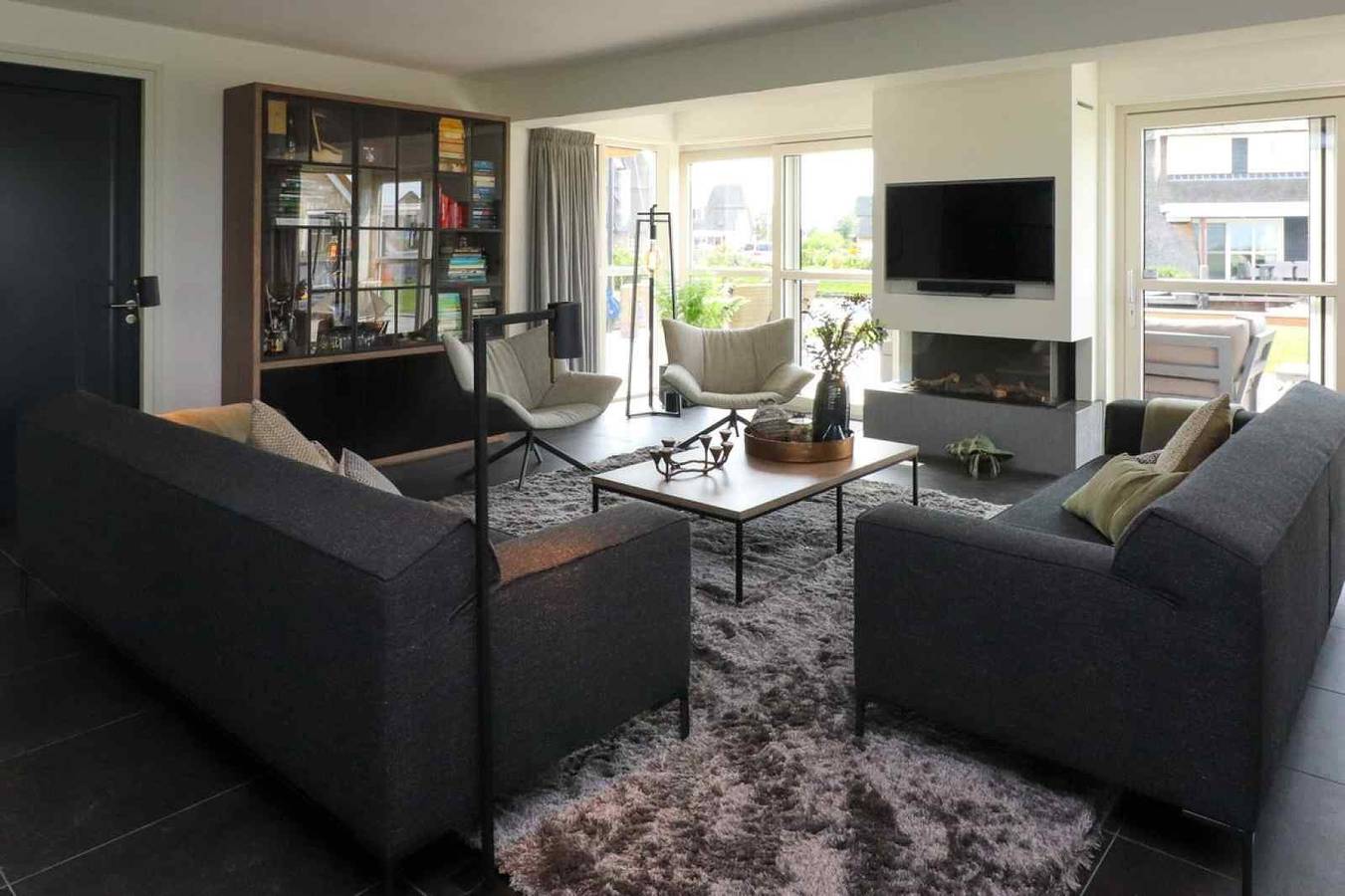 Luxuriöse 14-Personen-Villa mit finnischer Sauna am Tjeukemeer in Friesland in Delfstrahuizen, Friesland