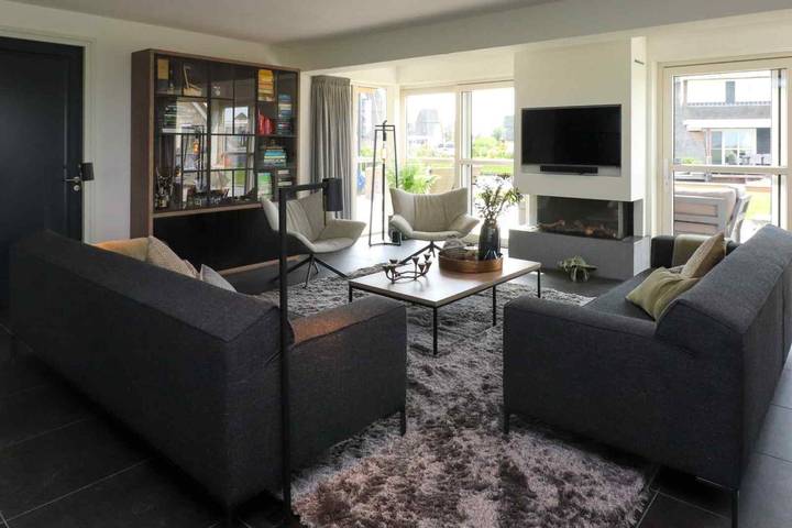 Luxuriöse Villa für 14 Personen mit finnischer Sauna am Tjeukemeersee in Friesland in Delfstrahuizen, Friesland