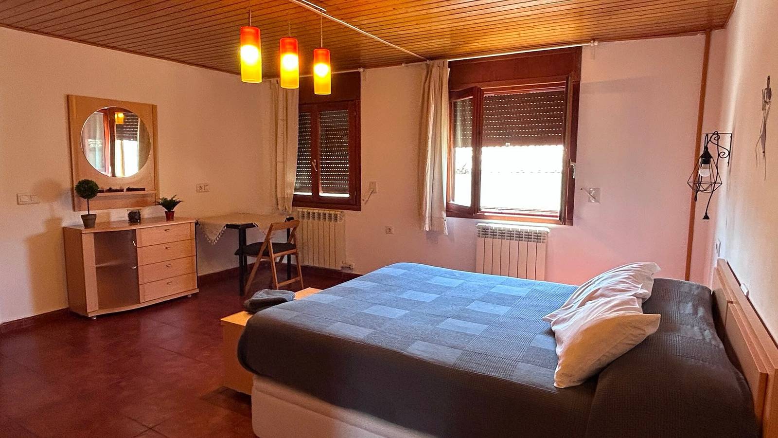 Apartamento entero, Apartamento 'La Galera Barrios Altos' con vistas a la montaña, terraza privada y Wi-Fi in Guadalaviar, Muela de San Juan