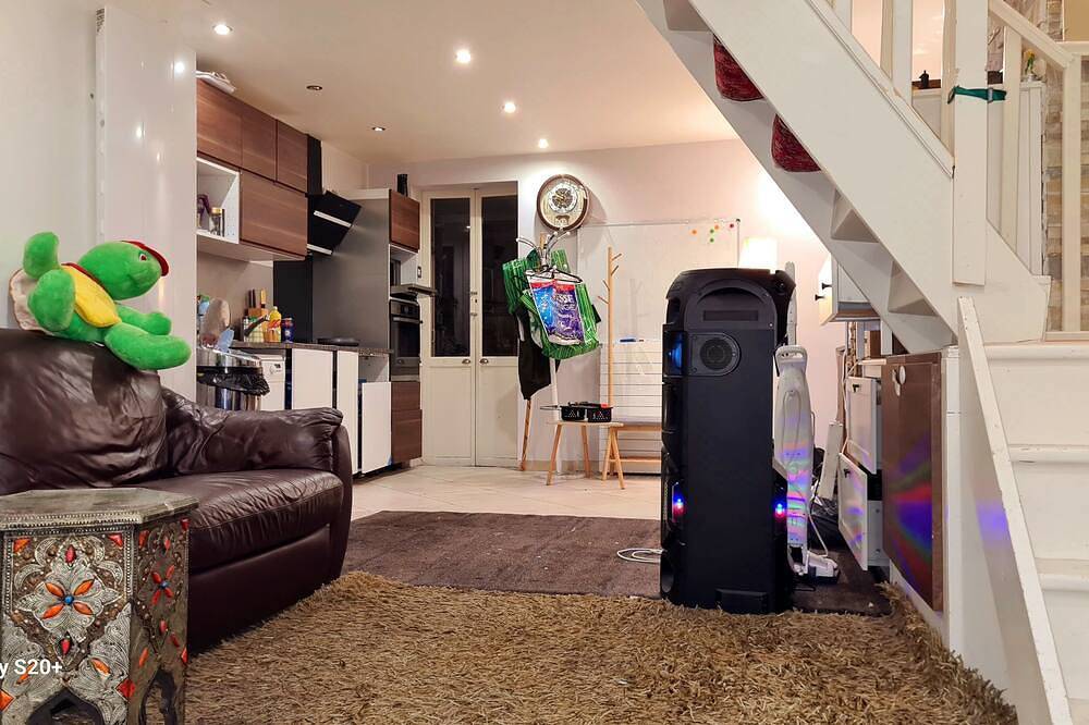 Furnished room in an upscale house with garden near the metro. in Châtillon, Altos del Sena
