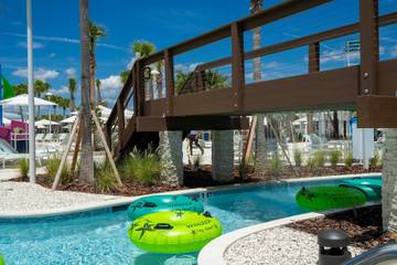 Vacation Rental for 10 Guests in Four Corners, Lake County, Picture 3