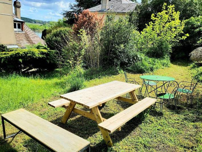 Location de vacances pour 9 personnes, avec vue sur le lac ainsi que vue et jardin dans le Loir-et-Cher