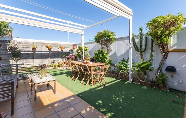 Ferienhaus für 7 Personen, mit Terrasse und Garten sowie Pool in La Zenia