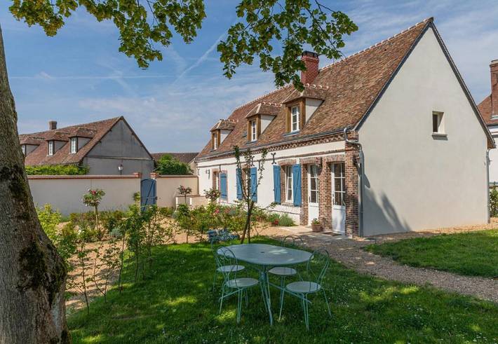 Gîte pour 6 personnes, avec jardin dans Tremblay-les-Villages