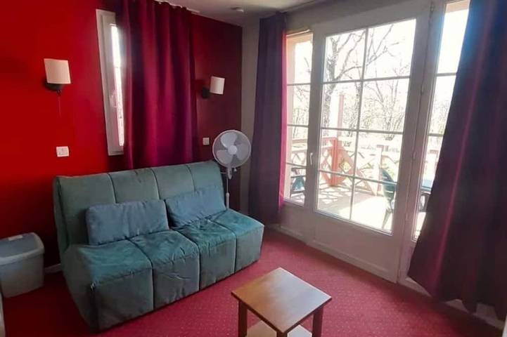 Entire apartment, Le Balcon Montdésir, 4pers, Piscine & Vue Lac in Monflanquin, Villeneuve-sur-Lot region