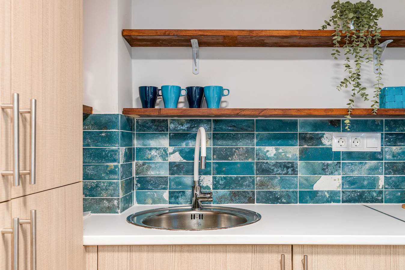 Casa Vacacional 'Loft De Ensueño - Diseño Abierto' con Wi-Fi y Aire Acondicionado in Estepona Old Town, Estepona