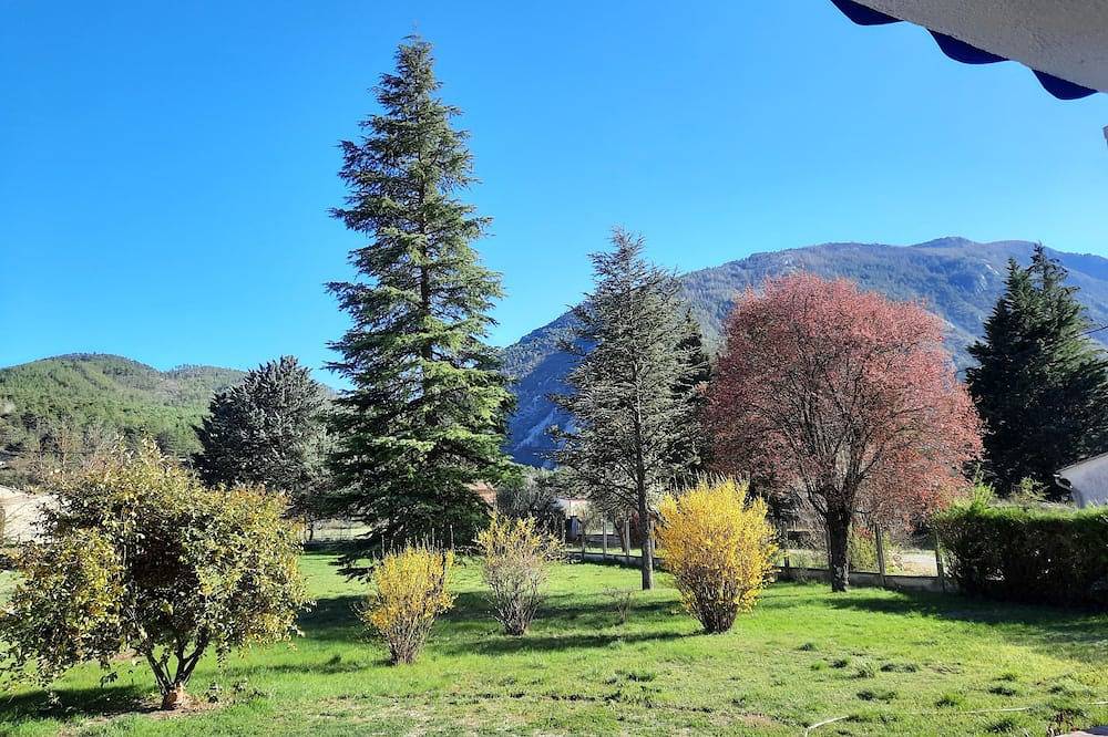 Villa Verdon Castellane Très Agréable Villa Spacieuse, Grand Jardin Arboré in Castellane, Parc naturel régional du Verdon