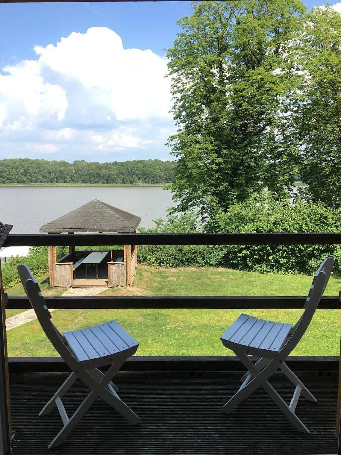 Villa Wieck am See, mit Ruderboot in Gransee, Ruppiner Seenland
