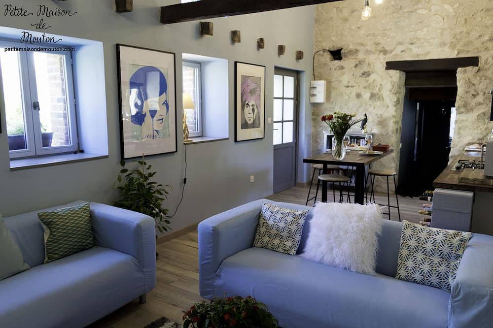 Renovated barn,  great for countryside walks, and bike rides in Azat-le-Ris, Bellac und Umgebung