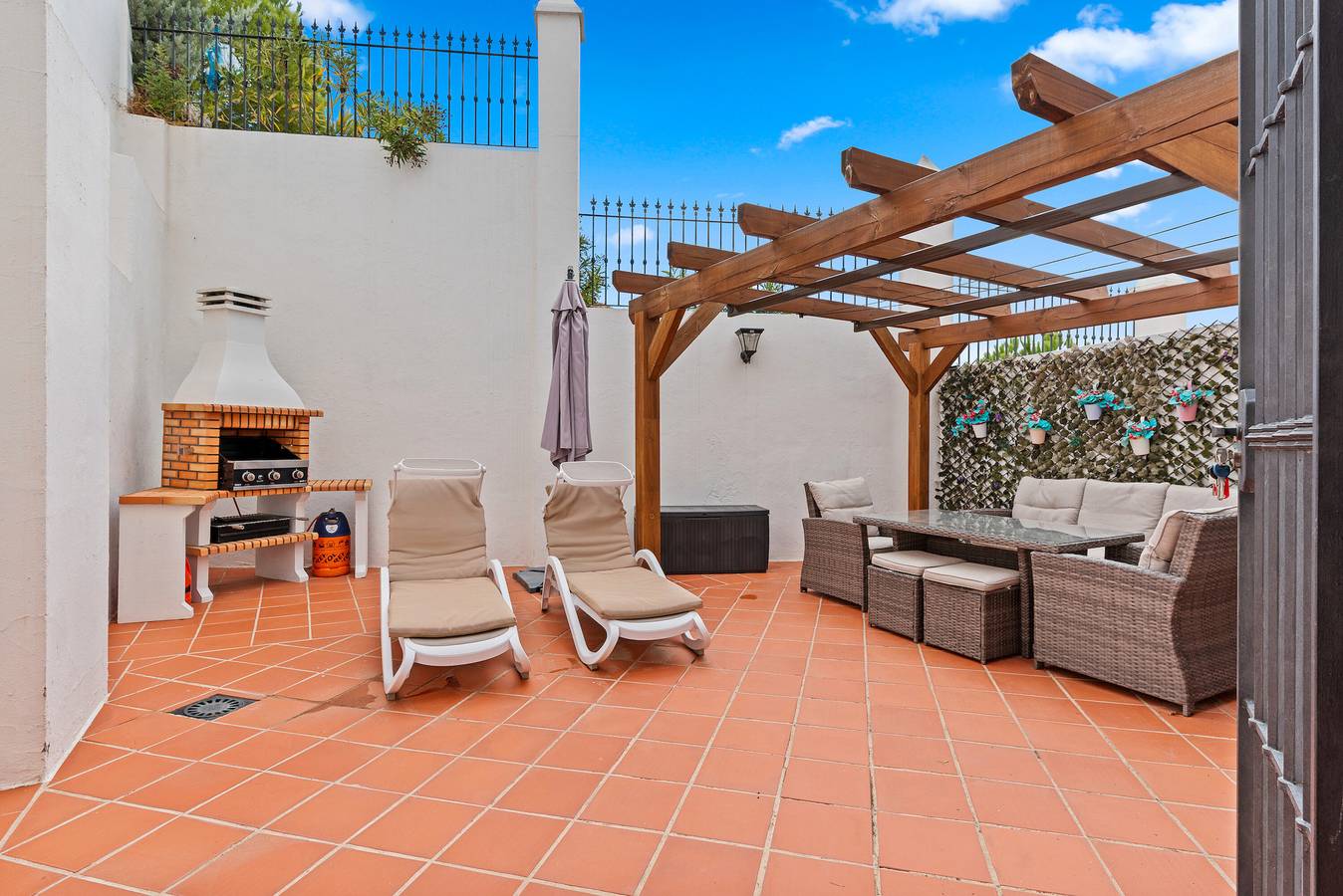 Villa 'Stylish 3 Bed 2 Bathrooms' with Mountain View, Wi-Fi and Air Conditioning in Sierra (Casares), Casares