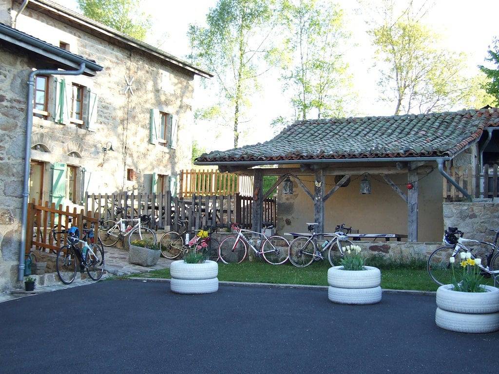Chambres d'hôtes Gîte "Les Deux Frères" - Dortoir / Les Étoiles in Échandelys, Parc Naturel Régional Livradois-Forez