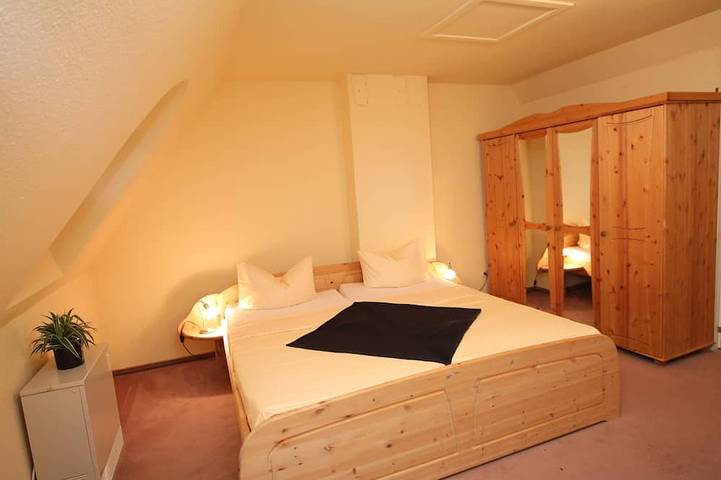 Ganze Wohnung, Reethaus Seeschlößchen, Fewo Silbermöwe, nur 200m bis zum Badestrand in Badestrand Büsumer Deichhausen, Büsumer Deichhausen