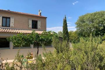 Gîte pour 7 personnes, avec terrasse et jardin à Saint-Laurent-du-Verdon