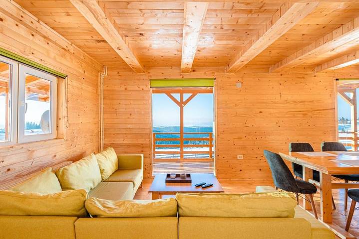Location de vacances pour 10 personnes, avec Balcon et Terrasse ainsi que Jardin et Vue dans Mărișel
