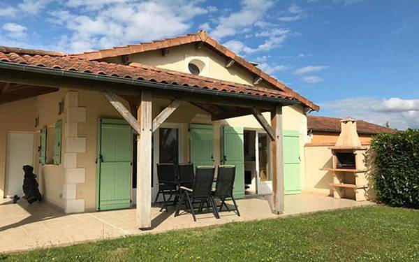 Location de vacances pour 4 personnes, avec vue et jardin ainsi que piscine et bassin pour enfant, animaux acceptés à Les Forges - 3