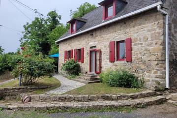 Gîte pour 6 personnes, avec jardin dans Champagnac-la-Prune