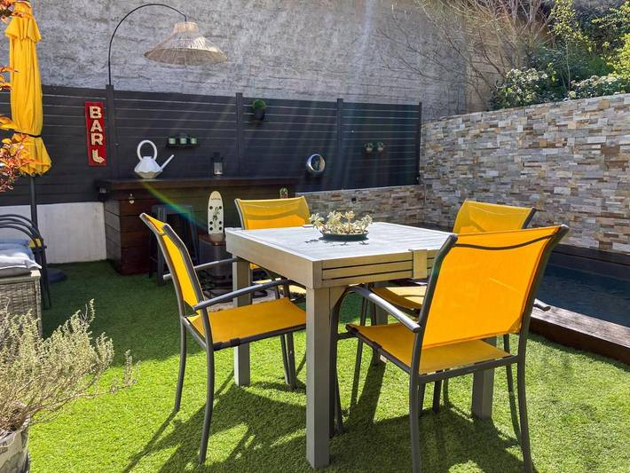 Location de vacances pour 8 personnes, avec terrasse ainsi que jardin et piscine à Saint-Saturnin-lès-Avignon - 2