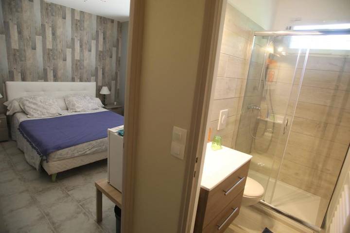 Location de vacances pour 2 personnes, avec vue ainsi que jardin et piscine à Roquevaire - 4