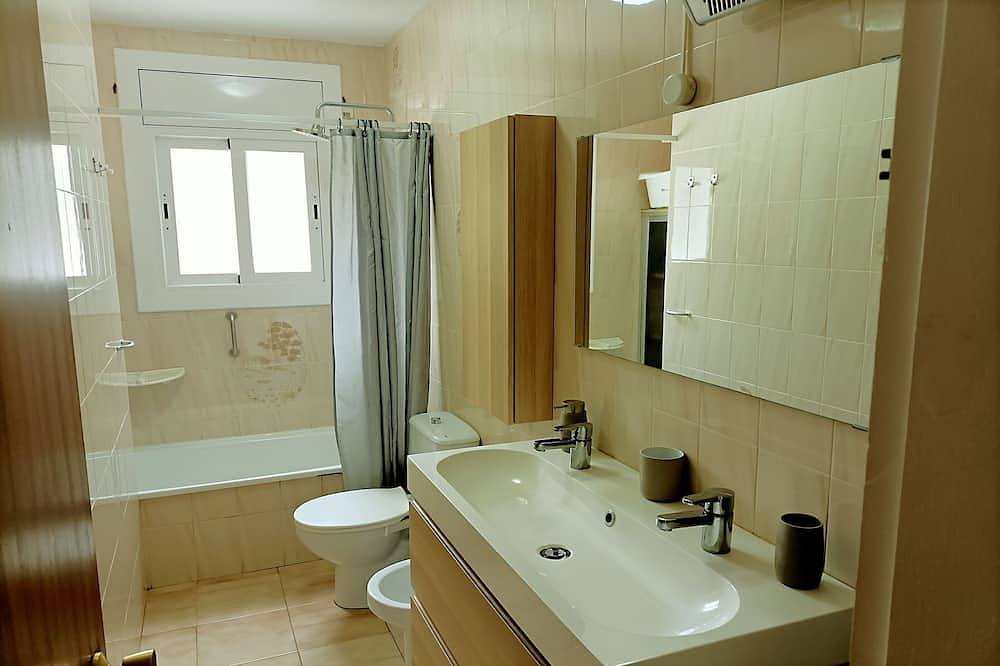 Villa situada a 500 m de la playa con piscina privada y gran jardín vallado in Creixell, Costa Dorada