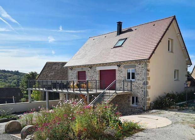 Gîte pour 6 personnes, avec vue et jardin dans Tralaigues