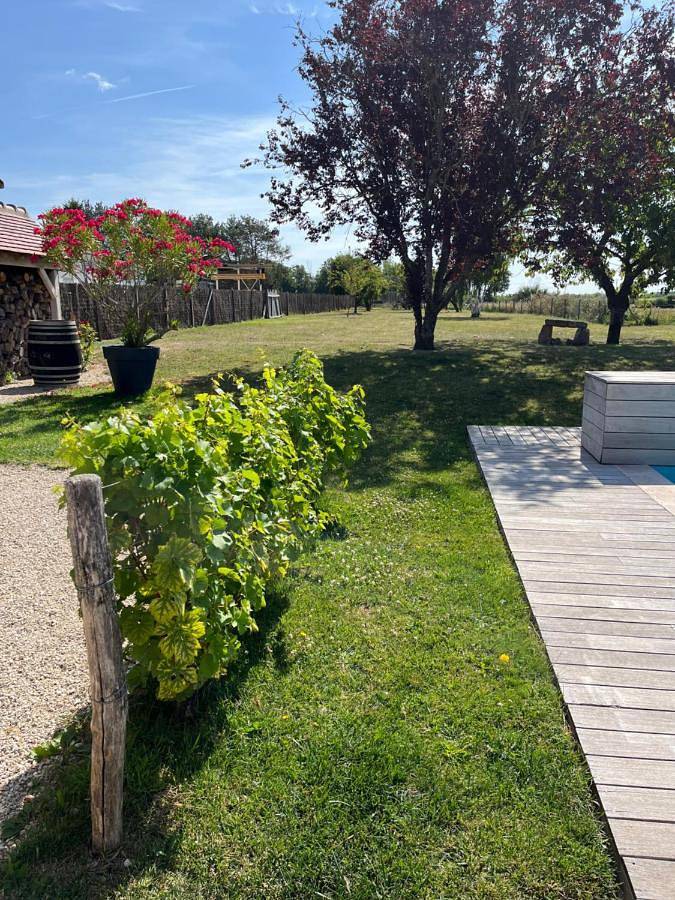 Location de vacances pour 2 personnes, avec jardin et vue ainsi que terrasse et piscine à Oisly - 3