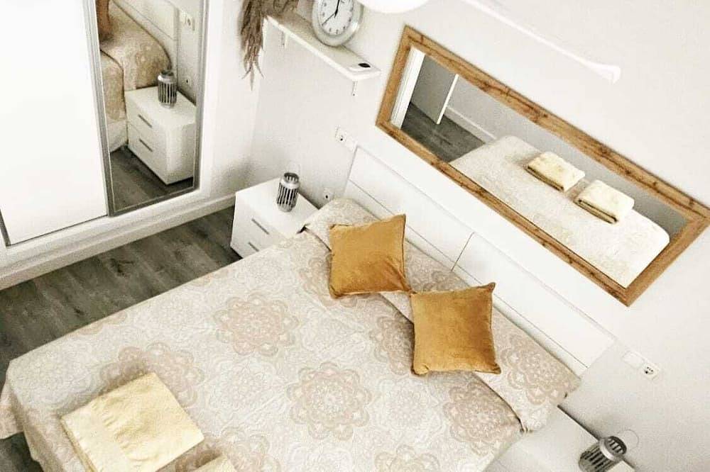 Ganze Wohnung, 2-bedroom apartment near Alicante with spacious terrace, 5 min to the beach in Los Arenales del Sol, Elche