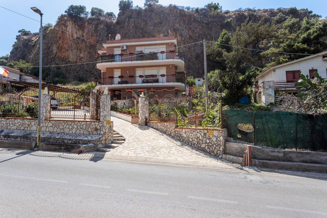 Casa vacanze 'Villa Salvatore' con vista sulle montagne, terrazza e Wi-Fi in Torretta, Provincia di Palermo