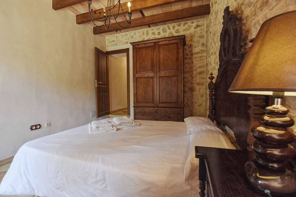 Spacious Petra Getaway with Pool in Petra, Majorca Center