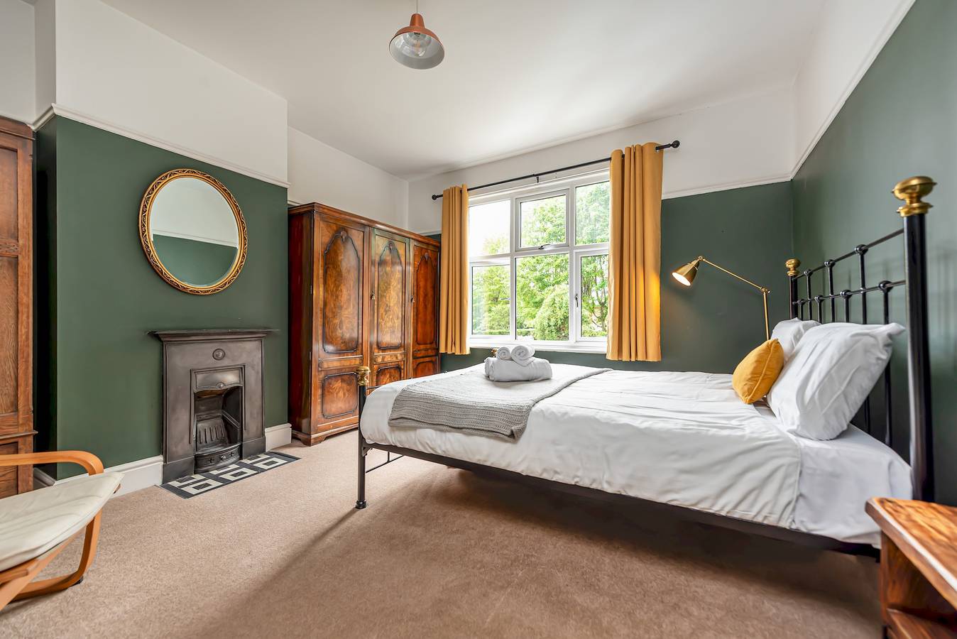 Spacious Home Near Stafford Castle & Victoria Park - Pass the Keys in Stafford, Staffordshire